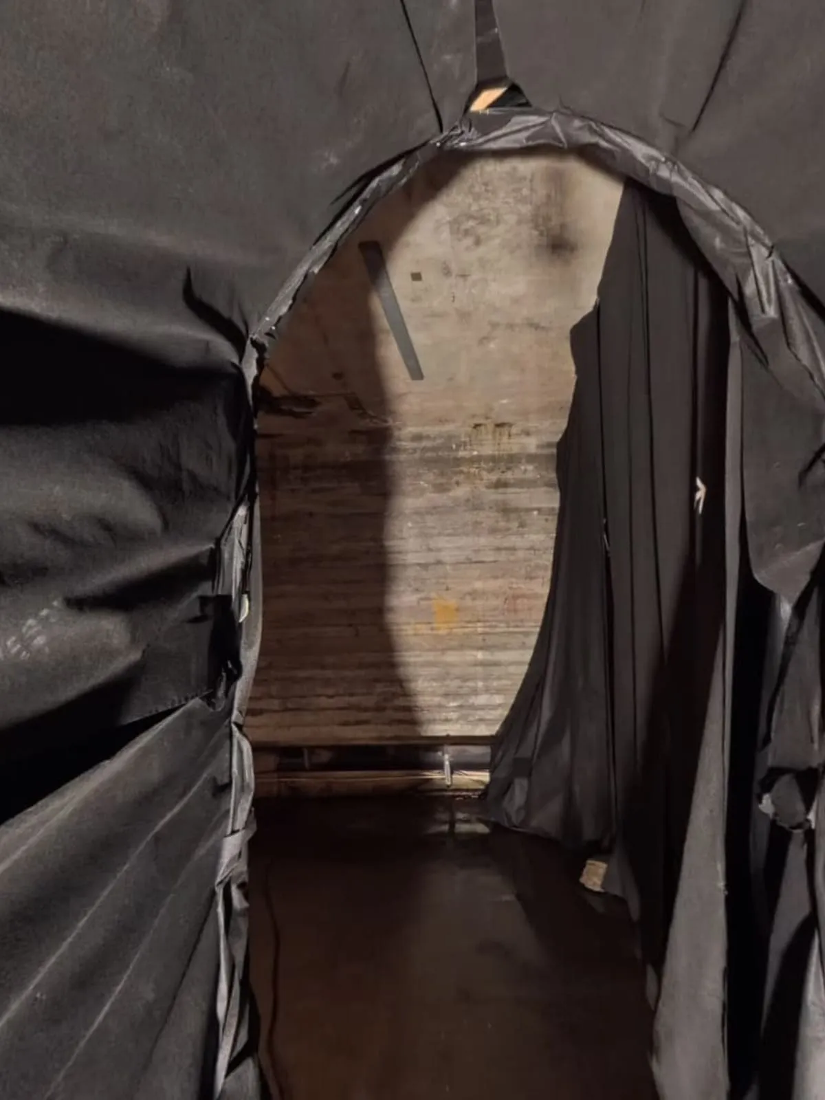 Fabric-lined tunnel opening between two rooms